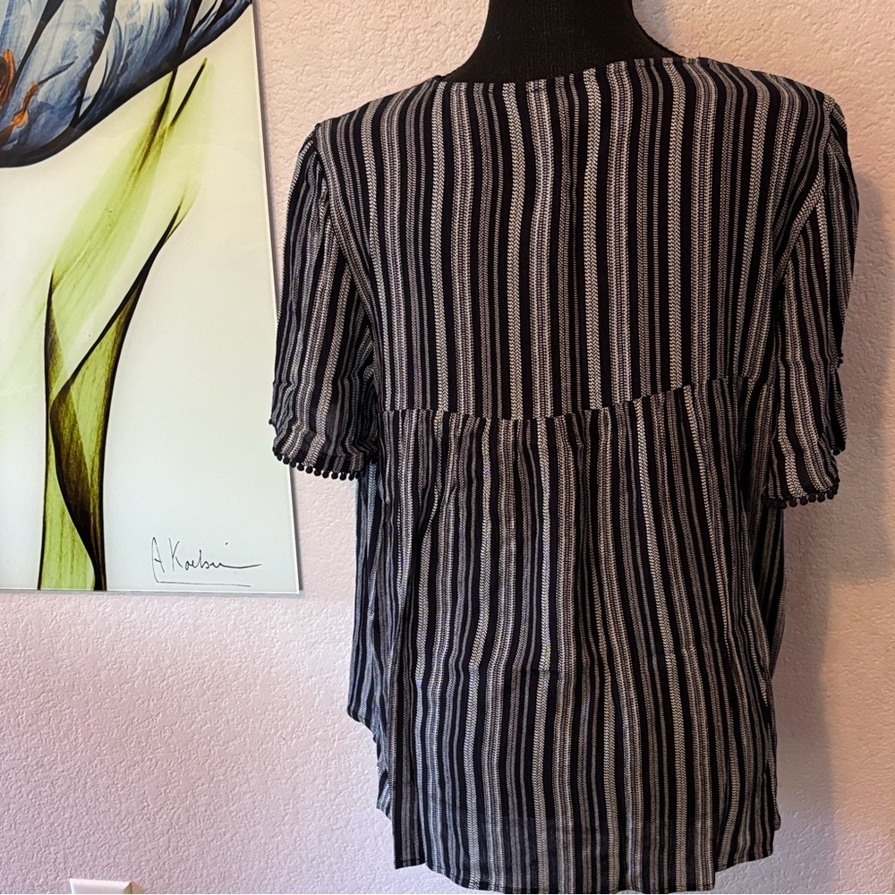 shirt size medium - Picture 3 of 5